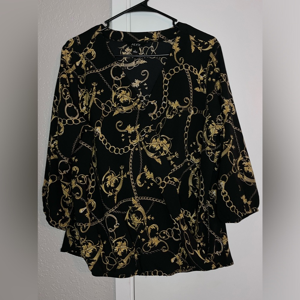 Woman’s 3/4 blouse.